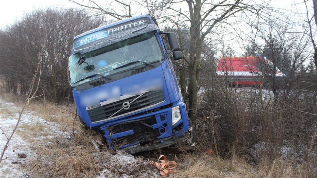 �idi� havaroval na D46 poblí� �e�ova s nákladním vozem nalo�eným betonovým...