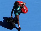 Serena Williamsov po porce od Karolny Plkov ve tvrtfinle Australian...