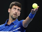 NADHOZ. Novak Djokovi ze Srbska se chyst na podn ve finle Australian Open.