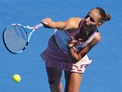 SERVIS. esk tenistka Karolna Plkov podv v osmifinle Australian Open.