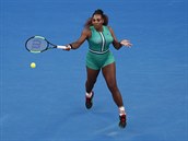 POTRNCT. Americk tenistka Serena Williamsov hraje potrnct v karie v...