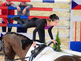 Dvanáctiletá Hana se „gymnastice na koni“ věnuje od sedmi let.