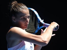 esk tenistka Karolna Plkov hraje forhend ve tvrtfinle Australian Open.