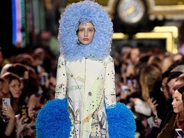 Módní dm Schiaparelli pedstavil kolekci haute couture inspirovanou oblohou....