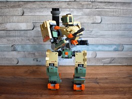 Bastion z Overwatche v LEGO podob