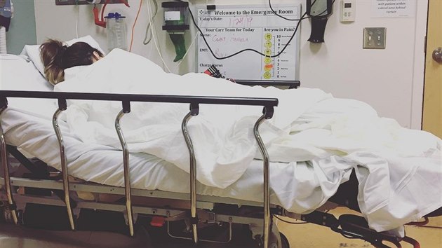 Kate Beckinsale na nemocninm lku tsn po zkroku