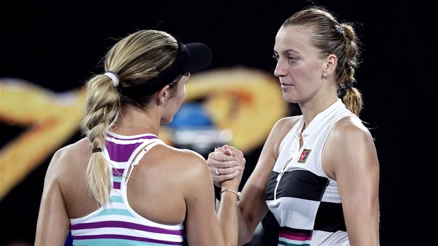 Petra Kvitov (vpravo) zdrav Danielle Collinsovou po postupu do finle Australian Open.