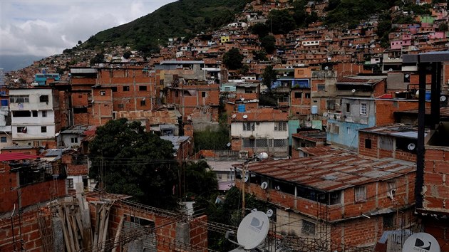 Venezuelan odchzej do zahrani hledat lep prci, sv dti zanechvaj pbuznm. Pohled na slum v Caracasu. (16. ledna 2019)