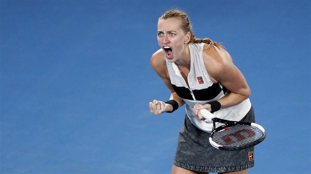 OBRAT A VYROVNN. Petra Kvitov se raduje ze zisku druh sady ve finle Australian Open, ve kter odvrtila ti meboly.