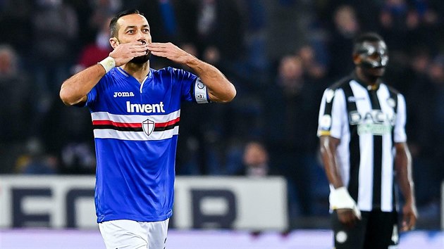 Nejlep stelec italsk ligy Fabio Quagliarella (Sampdoria) se raduje z dalho zsahu, tentokrt do st Udinese.