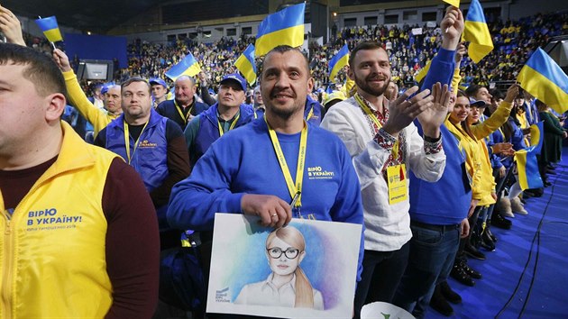 Podporovatelé šéfky ukrajinské opozice Julije Tymošenkové během jejího projevu na kongresu své strany Baťkivščyna (Vlast) v Kyjevě (22. ledna 2019)