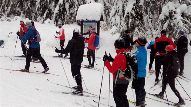 Do Bedřichova v Jizerských horách opět zavítaly spousty lyžařů. (26. ledna 2019)