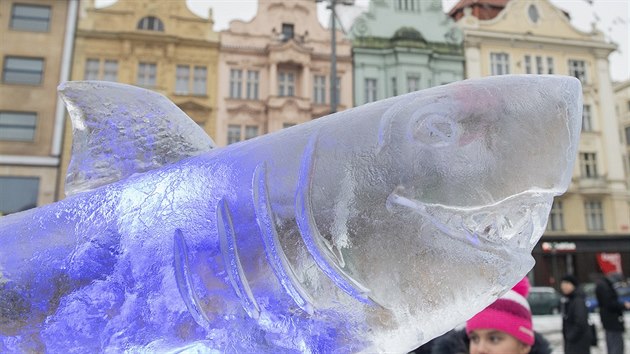 Socha raloka 26. ledna 2019 v Plzni na druhm ronku akce Ledov sochy. Umlci na nmst Republiky v centru msta vystavuj tm dvacet ledovch soch zvat.