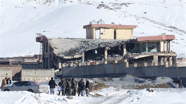 Na vcvikov stedisko v afghnsk provincii Vardak zatoil Tlibn. Budova se po vbuchu zhroutila. (21. ledna 2019)