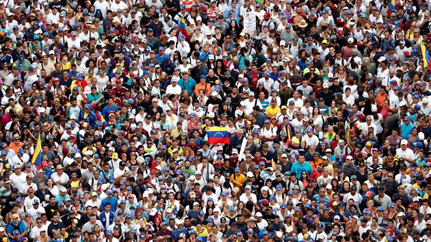 Po celé Venezuele probíhají protesty proti současnému prezidentu Madurovi. K masovým protestům po celé zemi vyzval šéf parlamentu Juan Guaidó, který se před mohutným zástupem stoupenců prohlásil za úřadujícího prezidenta. (23. ledna)