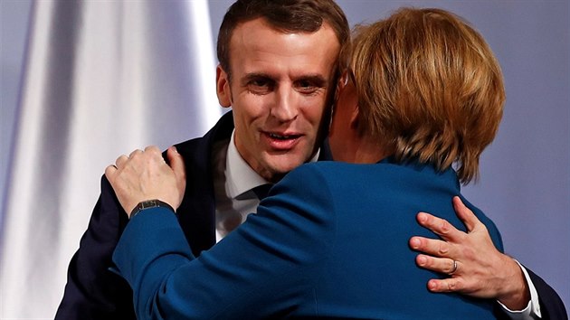 Nmeck kanclka Angela Merkelov a francouzsk prezident Emmanuel Macron pi podpisu takzvan Csk smlouvy o spoluprci a integraci (Cchy, 22.1.2019)