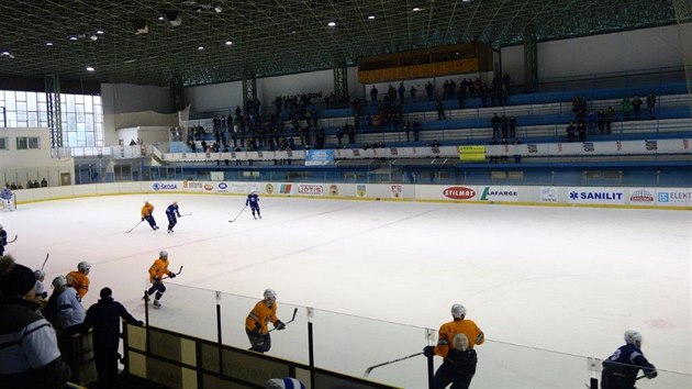 Havrie tepelnho vmnku pedasn ukonila leton provoz lovosickho zimnho stadionu.