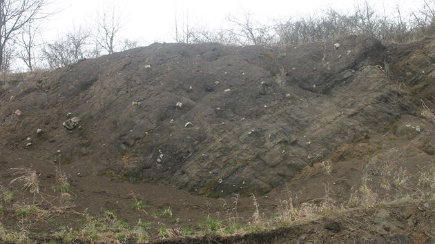 Struktura uloženin v Krásném vrchu u Hroznětína je pro vědce jasným důkazem, že zde byla aktivní sopka.