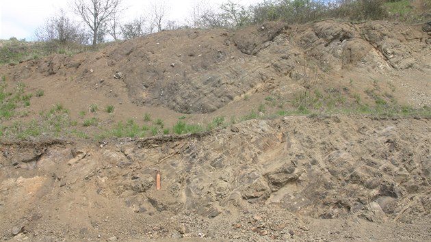 Struktura uloženin v Krásném vrchu u Hroznětína je pro vědce jasným důkazem, že zde byla aktivní sopka.