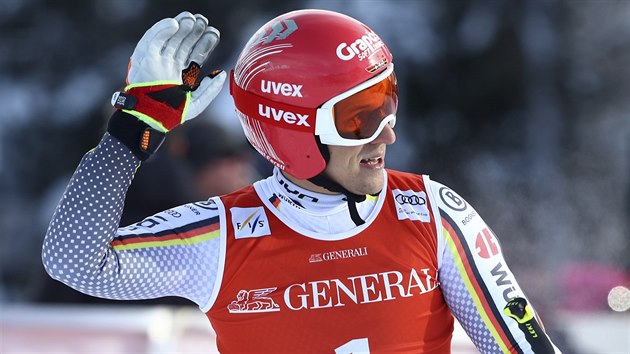 Nmeck lya Josef Ferstl se raduje z triumfu v superobm slalomu v Kitzbhelu.