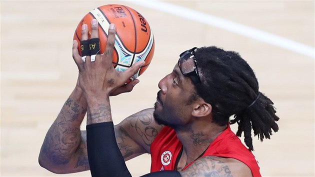 Amare Stoudemire z Hapoelu Jeruzalm pi trestnm hodu