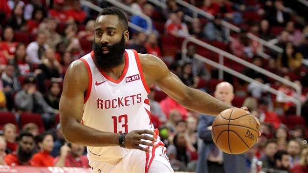 James Harden z Houstonu najd v zpase s Orlandem.