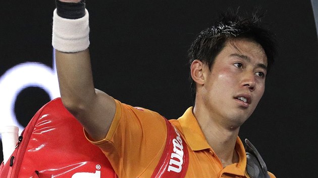 MARATONEC. Japonsk tenista Kei Niikori odehrl na Australian Open tyi zpasy, ve tech absolvoval pt set. Na snmku se raduje z postupu do tvrtfinle.