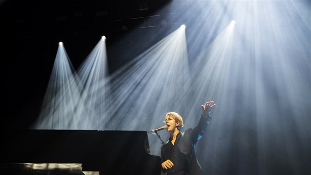 Tom Odell bhem praskho koncertu (24. ledna 2019)