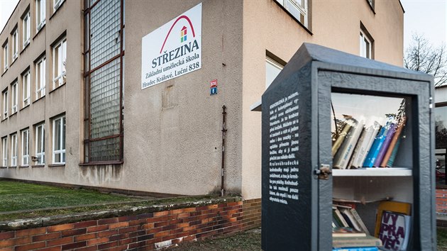 Zkladn umleck kola Stezina v Hradci Krlov pev v provizoriu po bval kole Jih. (21. ledna 2019)