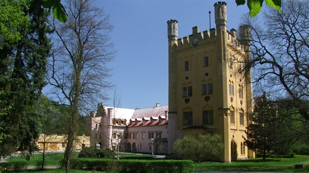 Zájem o ubytování na zámku v Nečtinech roste.  Západočeská univerzita v Plzni, která objekt vlastní, se rozhodla prostory zmodernizovat.