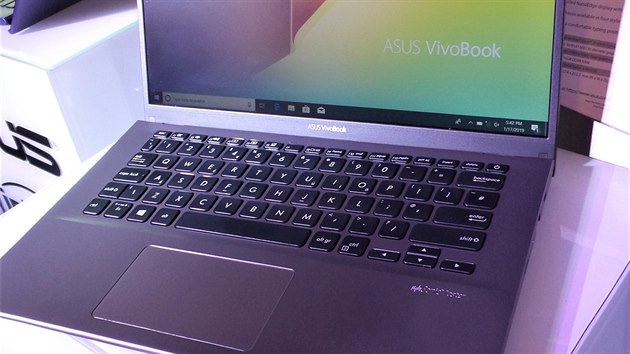 Nový notebook řady Vivobook od Asusu pro rok 2019.