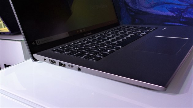 Levnj ada notebook Vivobook od Asusu nabz standardn konektory.