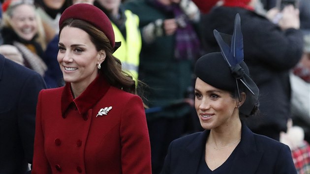 Vvodkyn z Cambridge Kate a vvodkyn ze Sussexu Meghan (Sandringham, 25. prosince 2018)