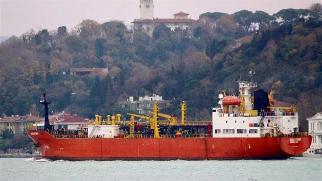 Tanker Maestro kotvc v Istanbulu (21. ledna 2019)