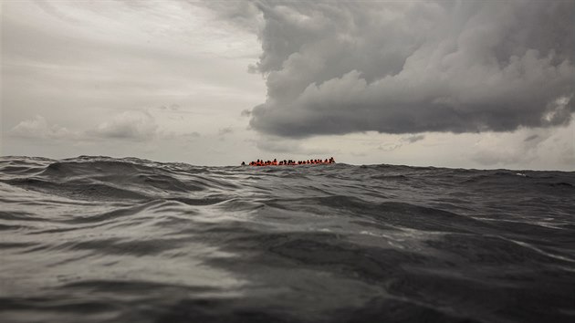 Migranti na člunu u pobřeží Libye (21. ledna 2019)