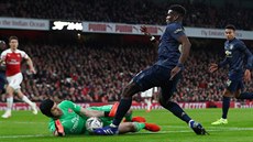 Petr ech v brance Arsenalu likviduje anci, kterou má Paul Pogba.