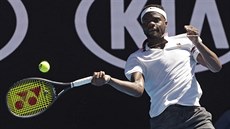 Frances Tiafoe slaví na Australian Open.