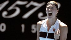 Petra Kvitová se raduje ze zisku první sady v semifinále Australian Open.
