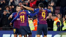 Hráči Barcelony se radují ze vstřeleného gólu v zápase proti Leganés.