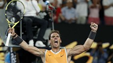 Španělský tenista Rafael Nadal se raduje z postupu do finále Australian Open.