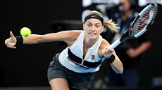 B̎. eská tenistka Petra Kvitová se natahuje po míi ve finále Australian Open.