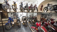 Desítky motocykl, ale také historická jízdní kola, osobní automobil Wartburg,...