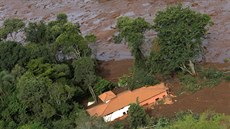 Protr�ená p�ehrada poblí� brazilského m�sta Brumadinho má na sv�domí ztráty na...