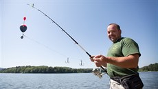 Rybá Marek Rozvald chatil na Lipn sumce velkého 184 cm a váícího cca 70kg....