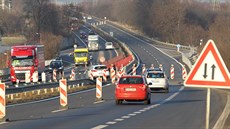 Na silnici u Hostomic mezi Teplicemi a Bílinou hrozí sesuv pdy. Podle SD není...