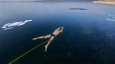 Zamrzlé jezero Milada nedaleko Ústí nad Labem vyuili nejen k potápní, ale i...