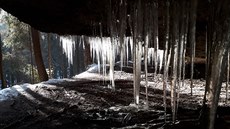 V roklích Národního parku eské výcarsko v tchto dnech rostou ledopády.