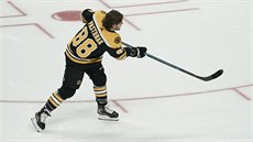 David Pastr�ák v dresu Bostonu p�i dovednostních sout�ích b�hem All Star Game...