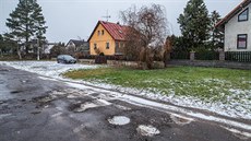 Rozbitá silnice v Bezhrad v Hradci Králové (15.1.2019).