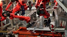 Robotická výroba aut v továrn firmy Chrysler v  Sterling Heights v americkém...